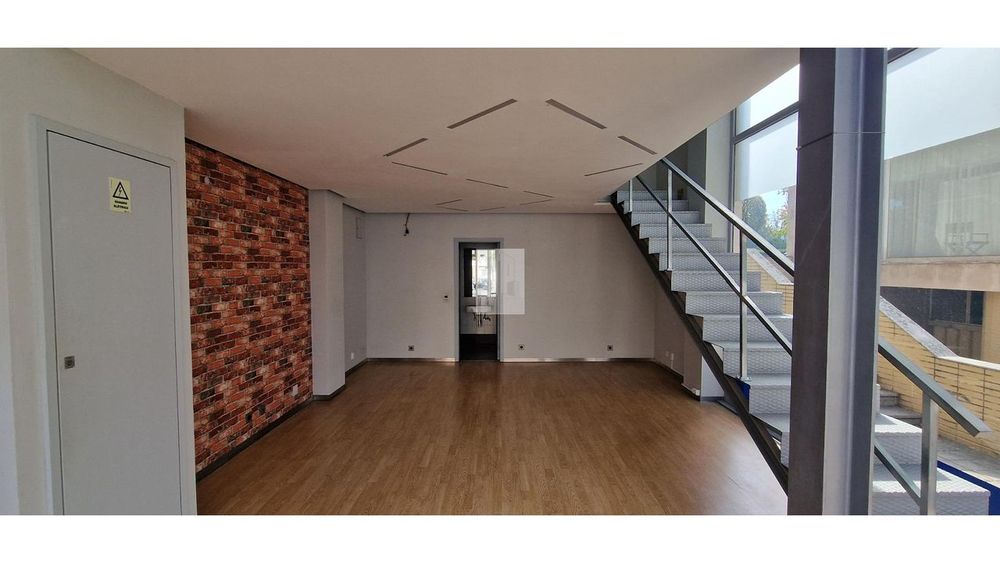 Loja - 2 frentes - c/ mezzanine