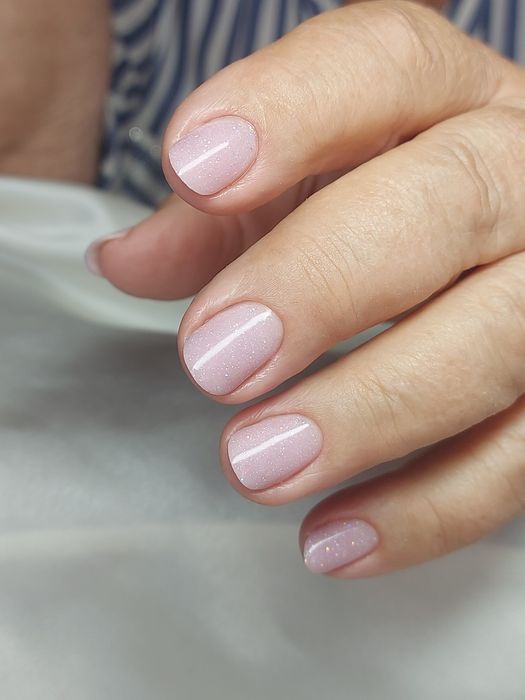 Маникюр и педикюр