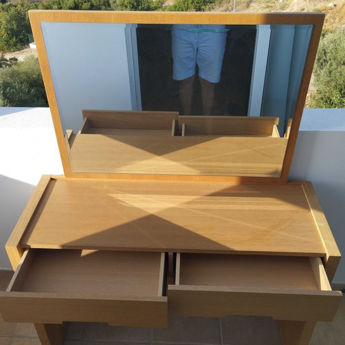 Mesa de maquilhagem com espelho e duas gavetas