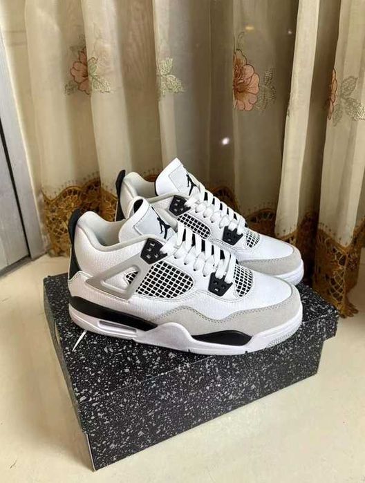 Jordan 4 retro Military black R.46