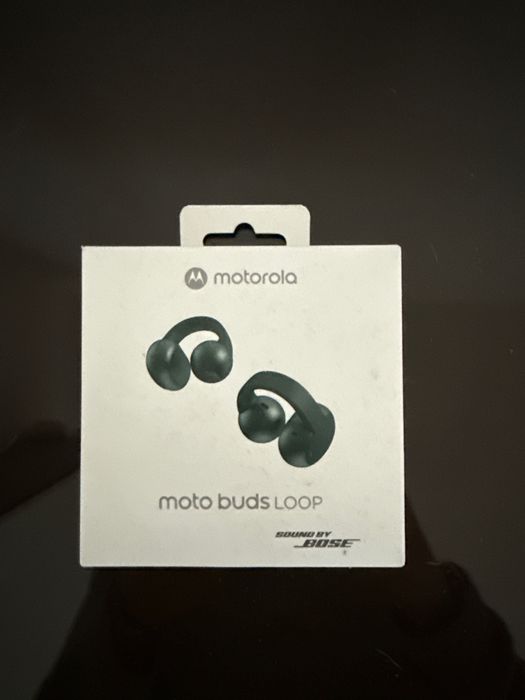 Słuchawki bezprzewodowe Motorola Moto Buds Loop sound by BOSE Konstrukcja klipsa Przewodnictwo powietrzne Bluetooth 5.4 Funkcje AI Zielony