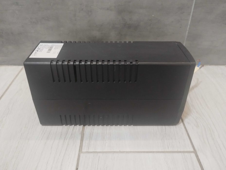 ИБП - Преобразователь  с 12V на  220 V.