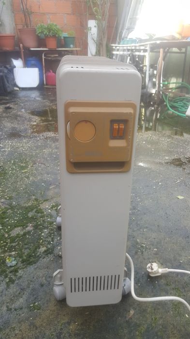 Aquecedor  a óleo  super grande  e a  funcionar corretamente