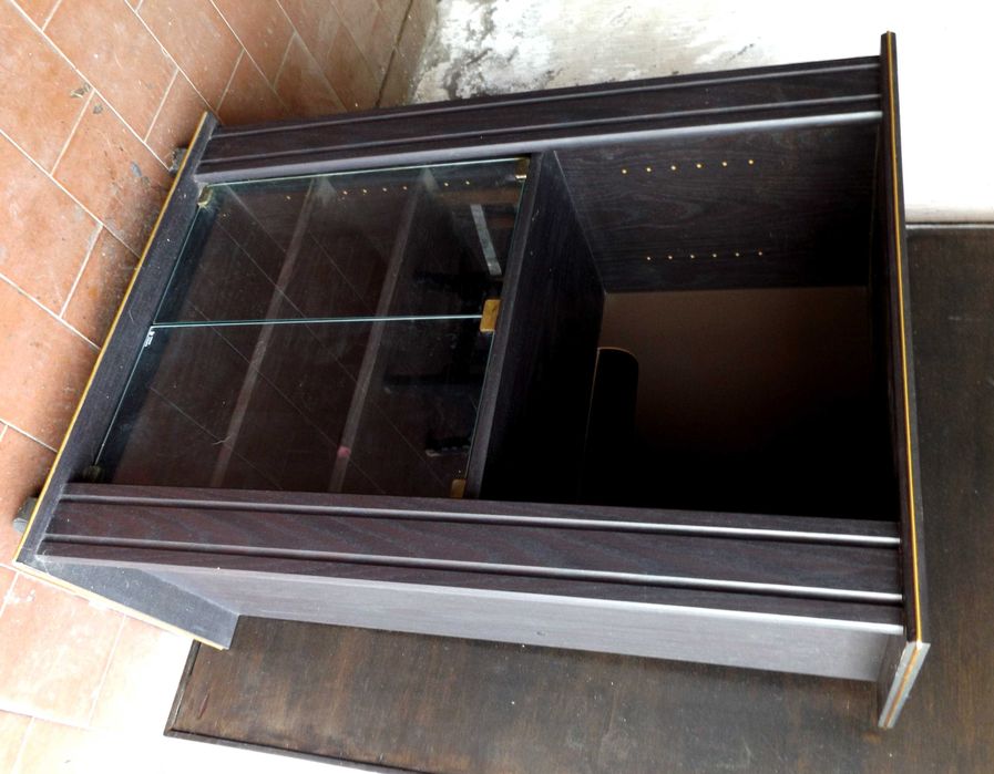 Móvel para TV/HI-FI com rodízios, em óptimo estado