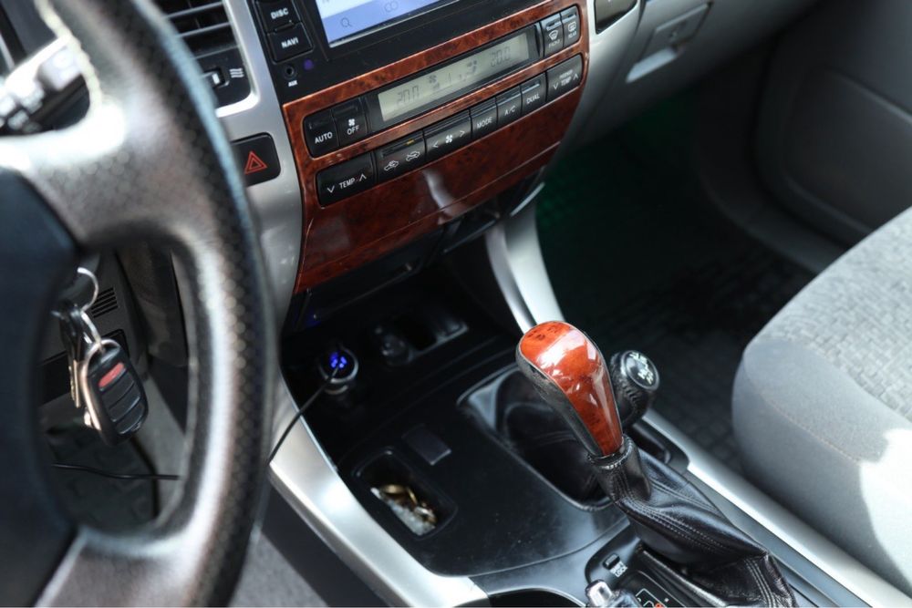 Продам тойота прадо 120