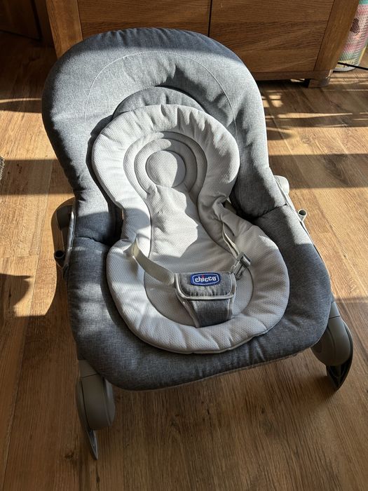 Chicco Hoopla szary bujaczek