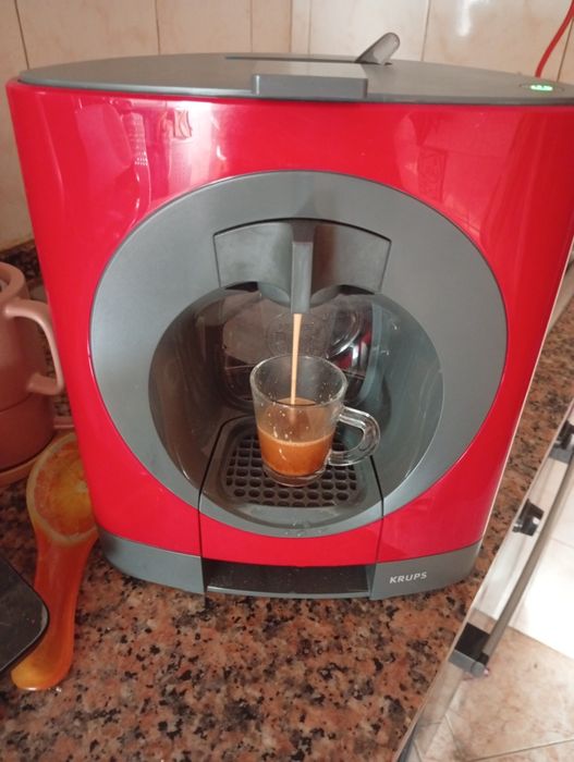 Máquina de café Dolce Gusto + Cápsula Reutilizável
