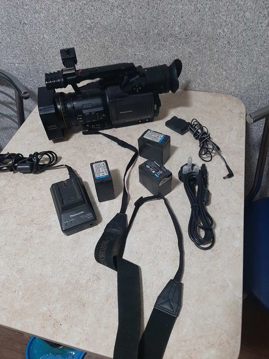 Видеокамера Panasonic DVX100B под ремонт или на запчасти.