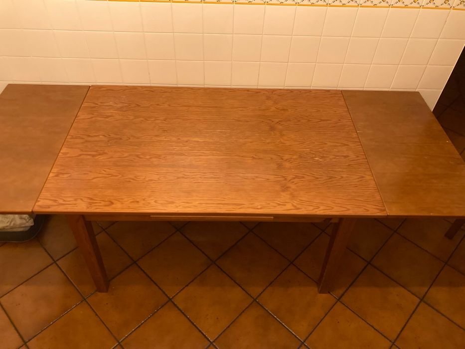 Mesa cozinha com cadeiras