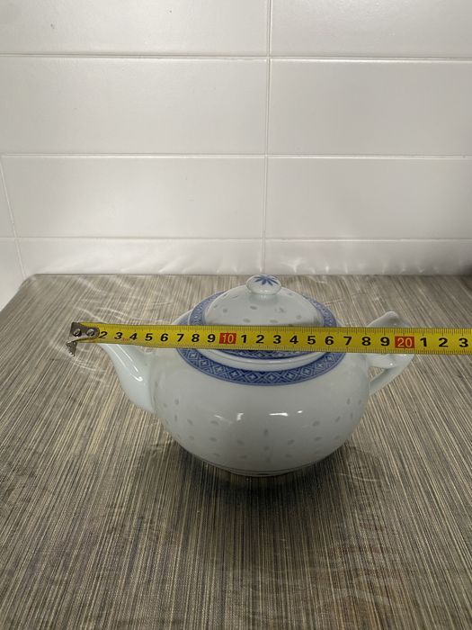 Bule de porcelana azul e branca