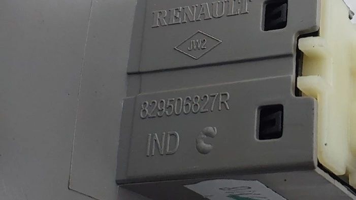 Comando / botão / interruptor vidros frente direito RENAULT Zoe (BFM_)