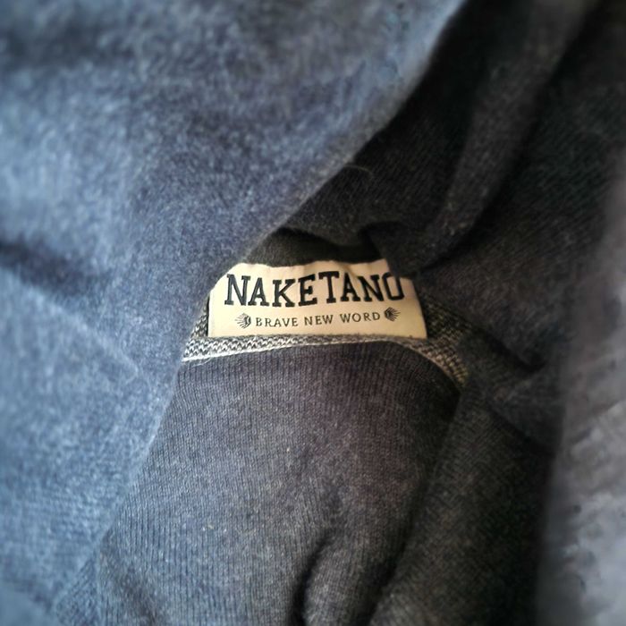Oryginalny damski sweter z golfem Naked