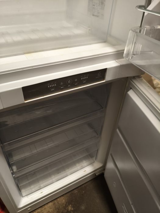 Lodówka pod zabudowę 177 cm Whirlpool no Frost  5-cioletnia klasa A+