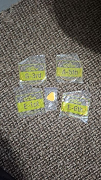 Акустична нова  гітара