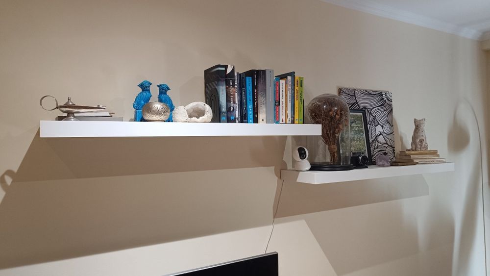 Prateleiras invisíveis IKEA brancas