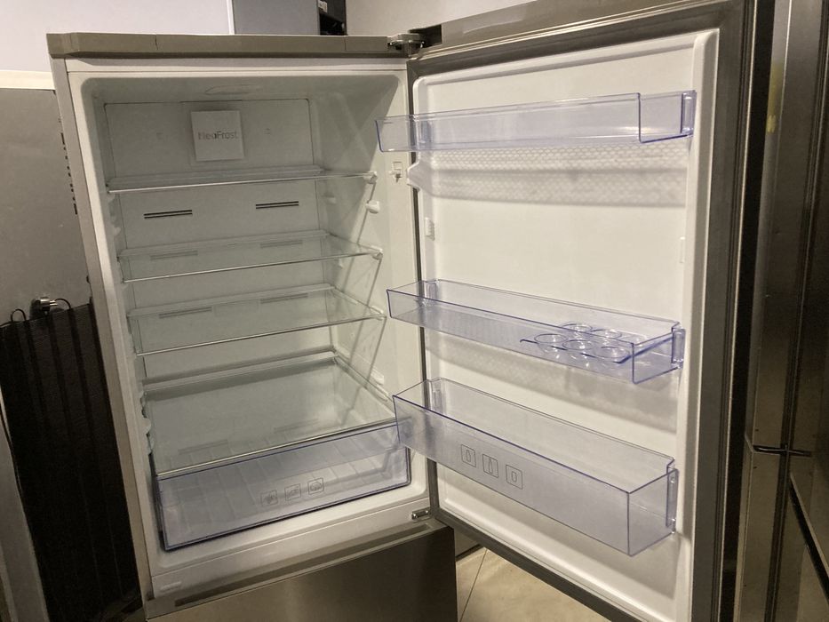 Холодильник No Frost нержавійка 175 см Beko