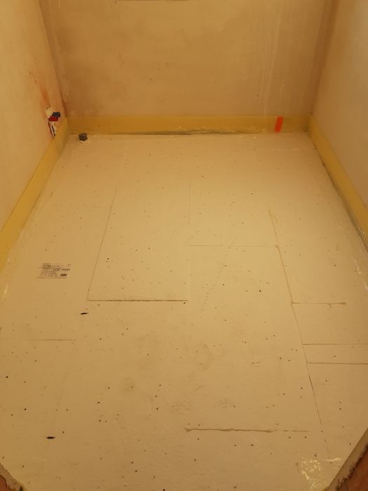 Wylewki posadzki anhydrytowe ogrzewanie podłogowe chudziak kanalizacja