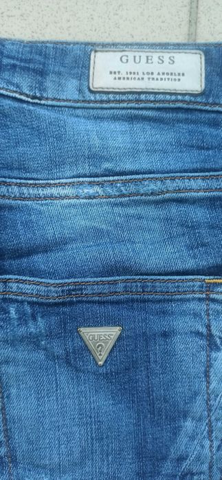 Jeansowe damskie spodnie GUESS rozm. 26 (S)