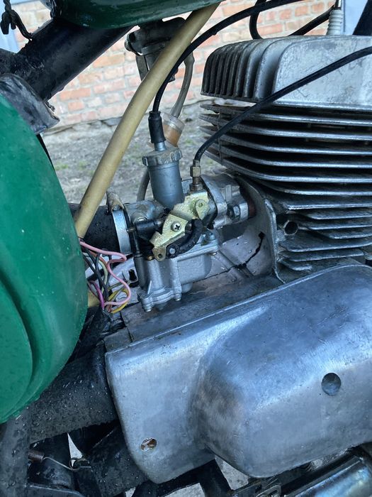 Мотоцикл Восход 3 перебраний мотор-коробка, сів поїхав.