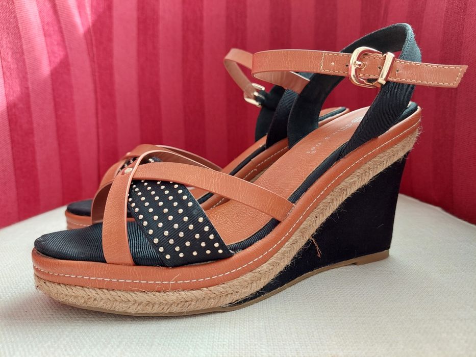 Sandálias de cunha Calçado Guimarães