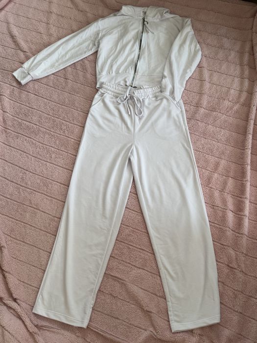 Костюм жіночий, білий