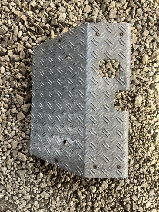 Suzuki samurai oslona drazkow  kierowniczych