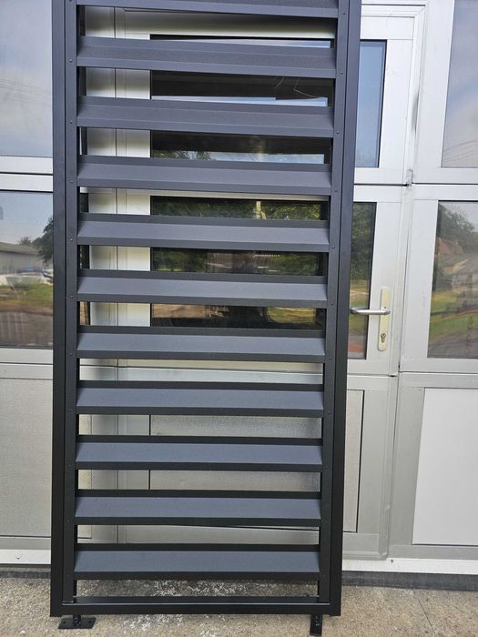 Daszek nad drzwi ,nad pompa ciepła  LAMELE  ,