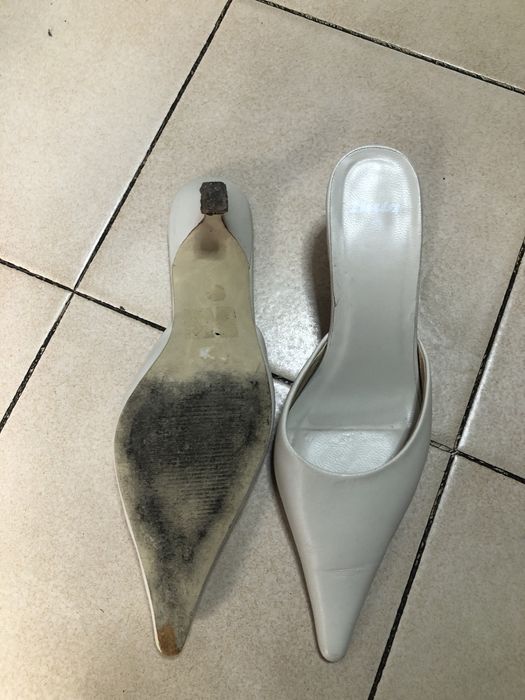 Chinelos brancos de Salto Alto 37