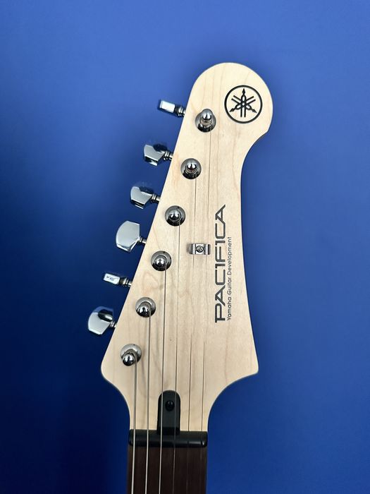 Электрогитара Yamaha Pacifica 112V — как новая, полный комплект