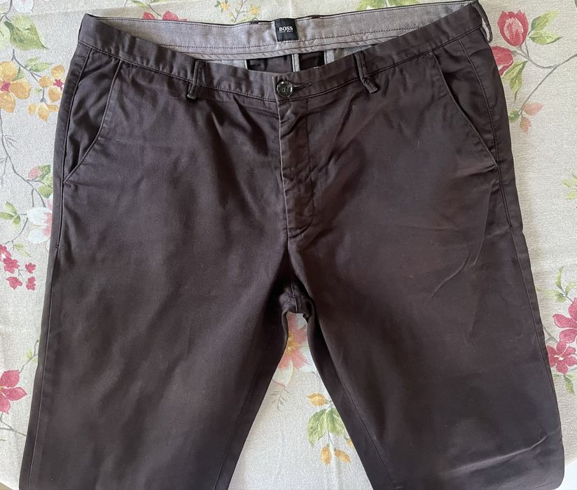 Calças castanhas da Boss