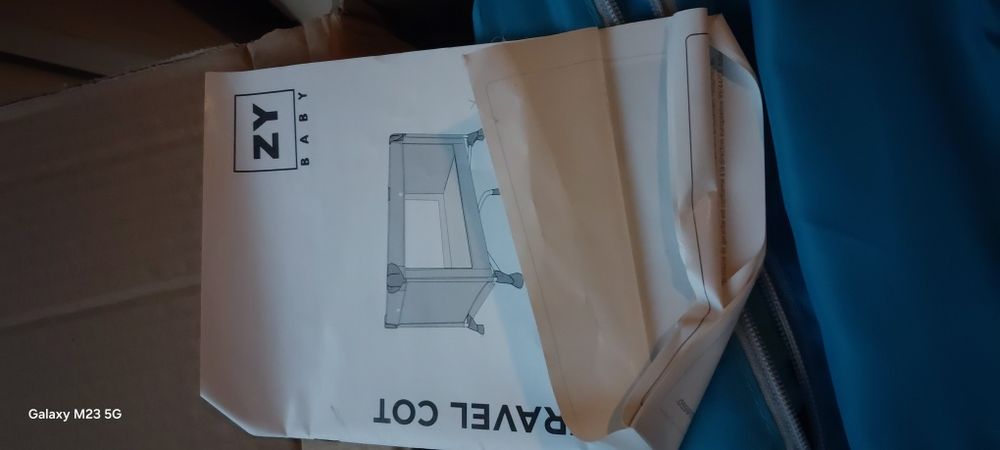 Cama de viagem como novo