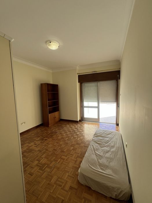 Quarto a renda para mulheres