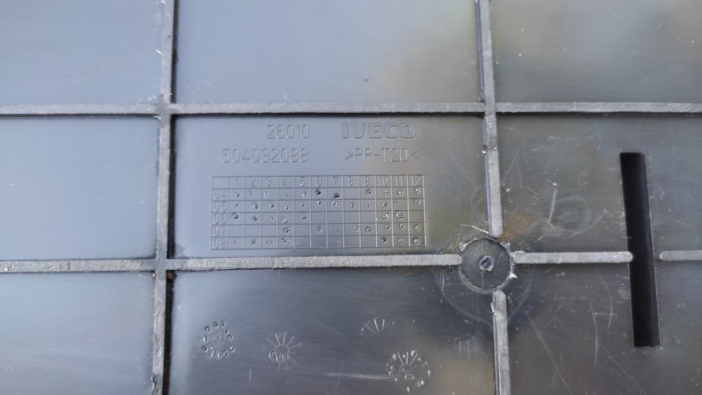 Бардачок для домкрата та ключів до іveco daily коробка