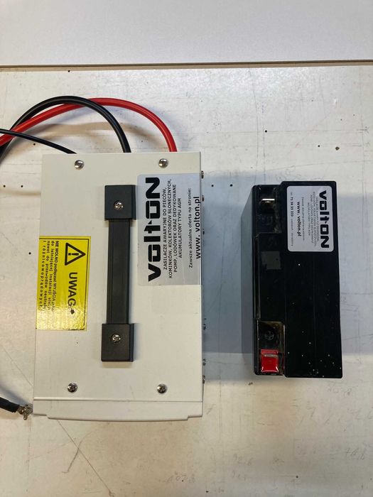 Zasilacz awaryjny UPS z akumulatorem