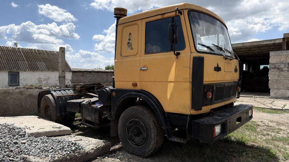 Сідельні тягачі МАЗ без двигуна.
