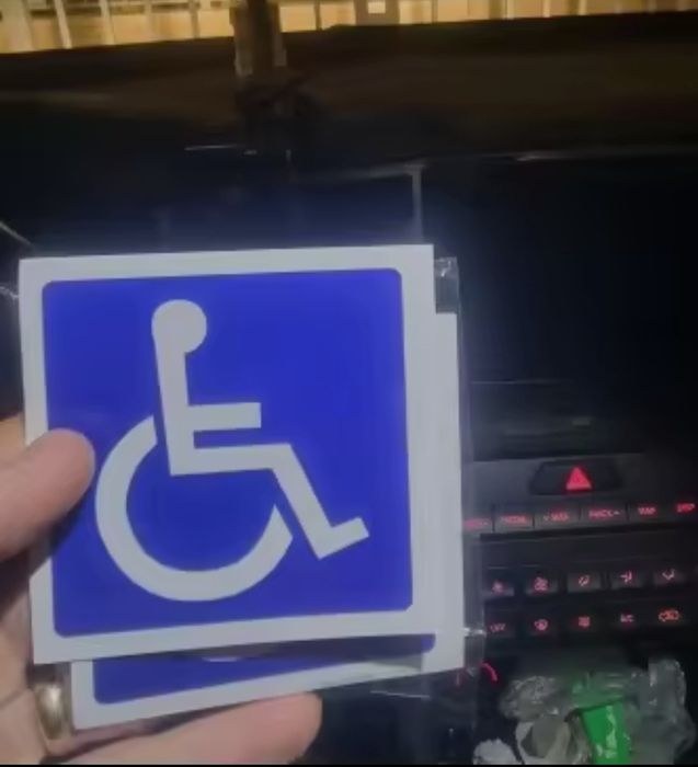 Наклейка инвалид 2 шт.10*10 см