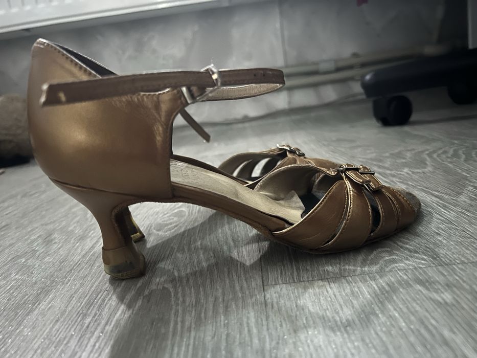 туфлі для бальних танців латина