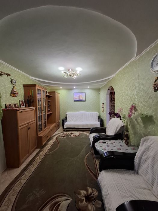 Продам 2х кімнатну квартиру біля 16 міськлікарні ( 44 квартал)+ гараж