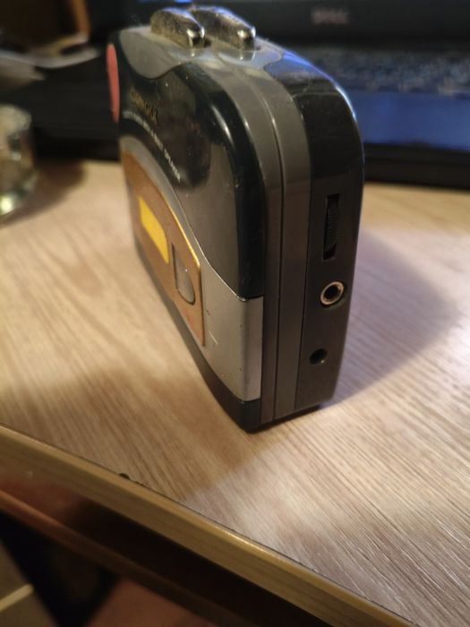 Касетний плеєр робочий для колекції.