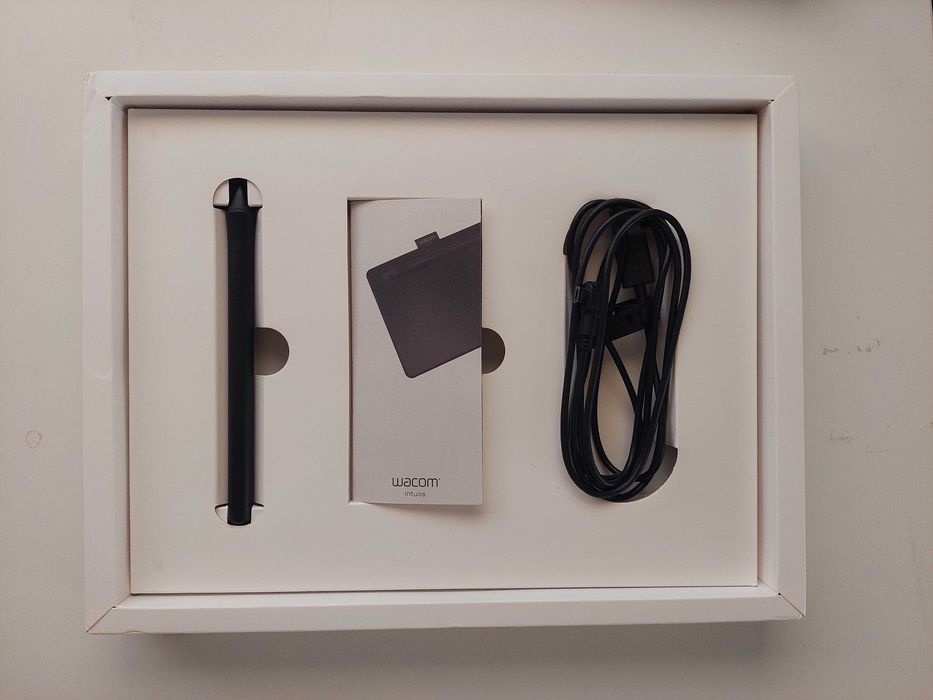Wacom Intuos Graphics Tablet64738872540163121