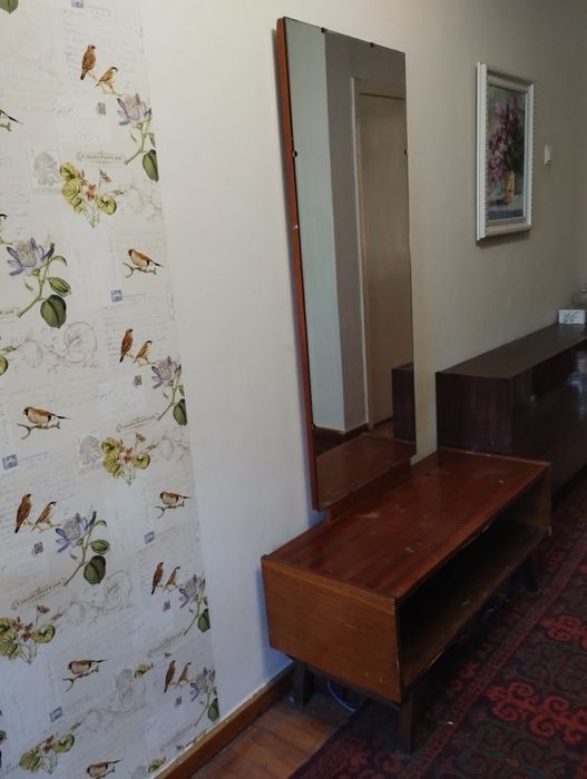 Трюмо с зеркалом.