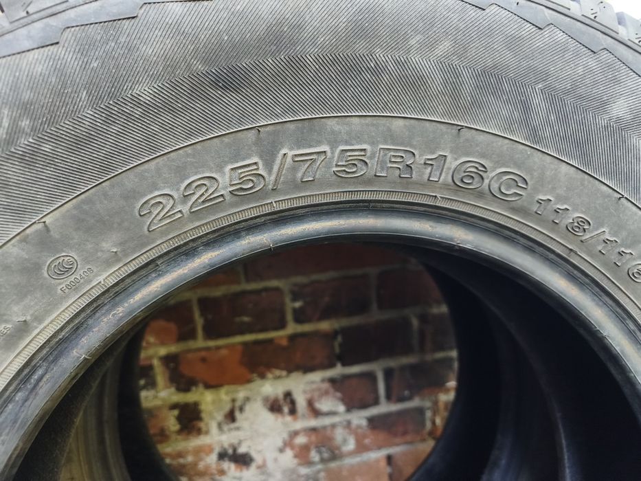 Opony zimowe wzmacniane do busa Goodride 225/75R16C