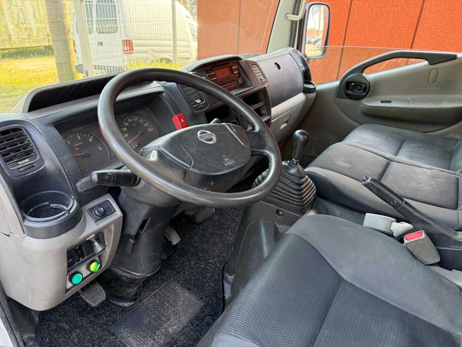 Carrinha Nissan cabstar com grua e báscula