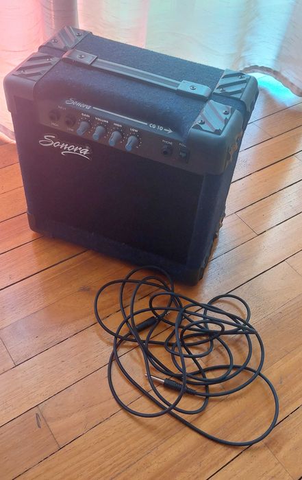 Vendo Guitarra Elétrica Sonora com amplificador e cabo