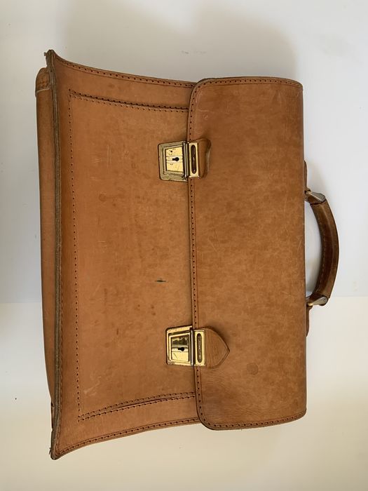 Pasta vintage em pele invertida