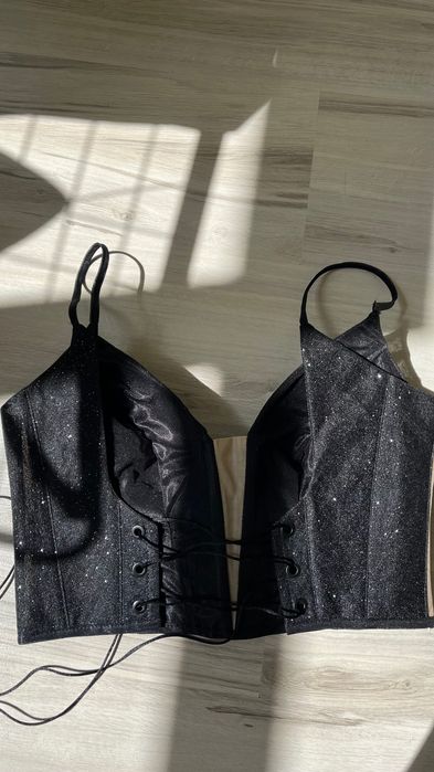 Спідниця та топ святковий образ