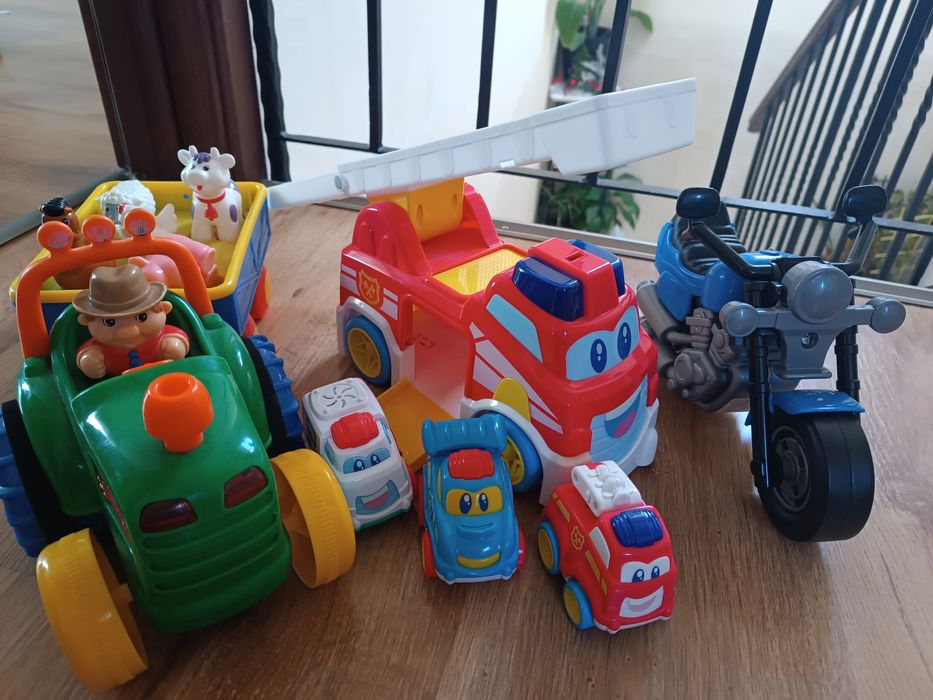 Zabawki Dummel traktor i ekipa ratownicza plus motor