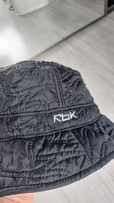 Reebok kapelusz czarny ocieplany damski 56cm obwód