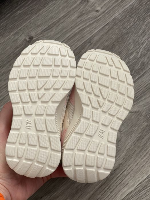 Кросівки h&m 22розмір 14см