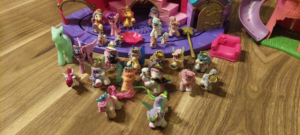 Zestaw Zamek Filly z kucykami i domkiem na drzewie